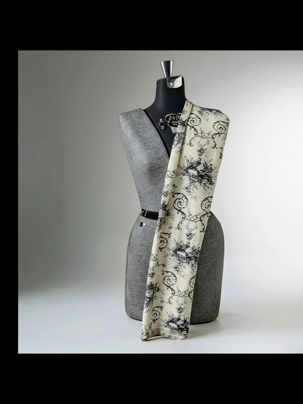 NWOT Vintage 90s Ivory & Black Art Print European Cashmere Wrap Scarf 72